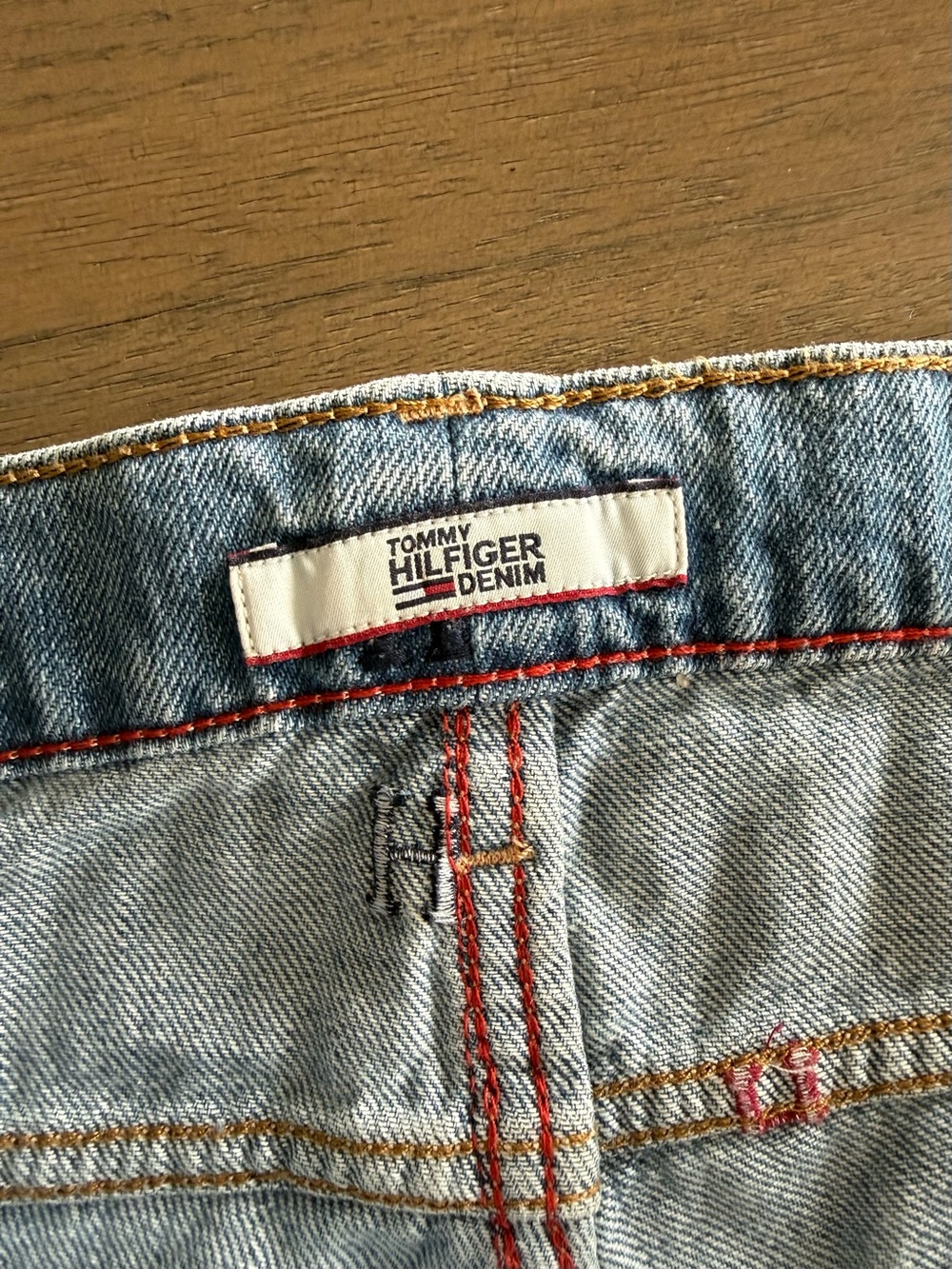 VTG Style Tommy Hilfiger Allover Embroidered Crest Monogram Boyfriend Jeans - Picture 5 of 9